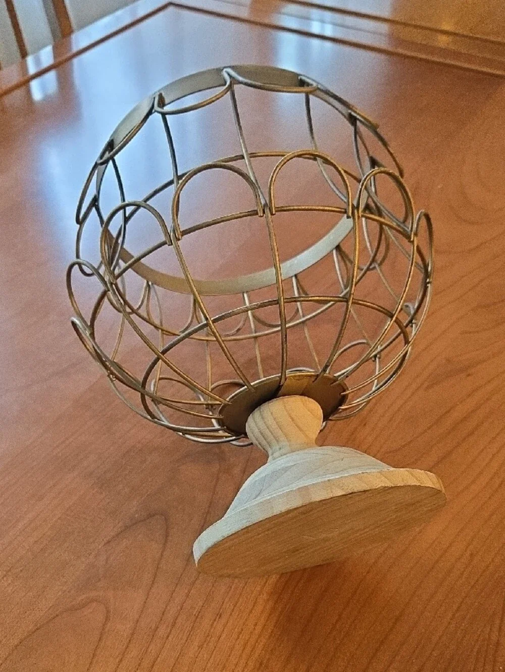 Decorative Gold Wire Fruit Bowl with Wooden Base